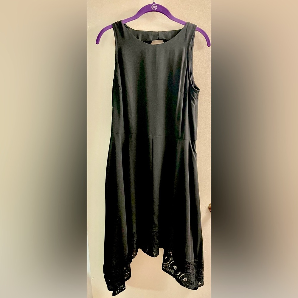 Black Sleeveless Dress Lace Hem Unique Back Bow Detail    SIZE 8